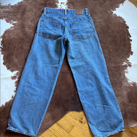 Levi’s Baggy Dad in Medium Wash - Picture 5 of 5